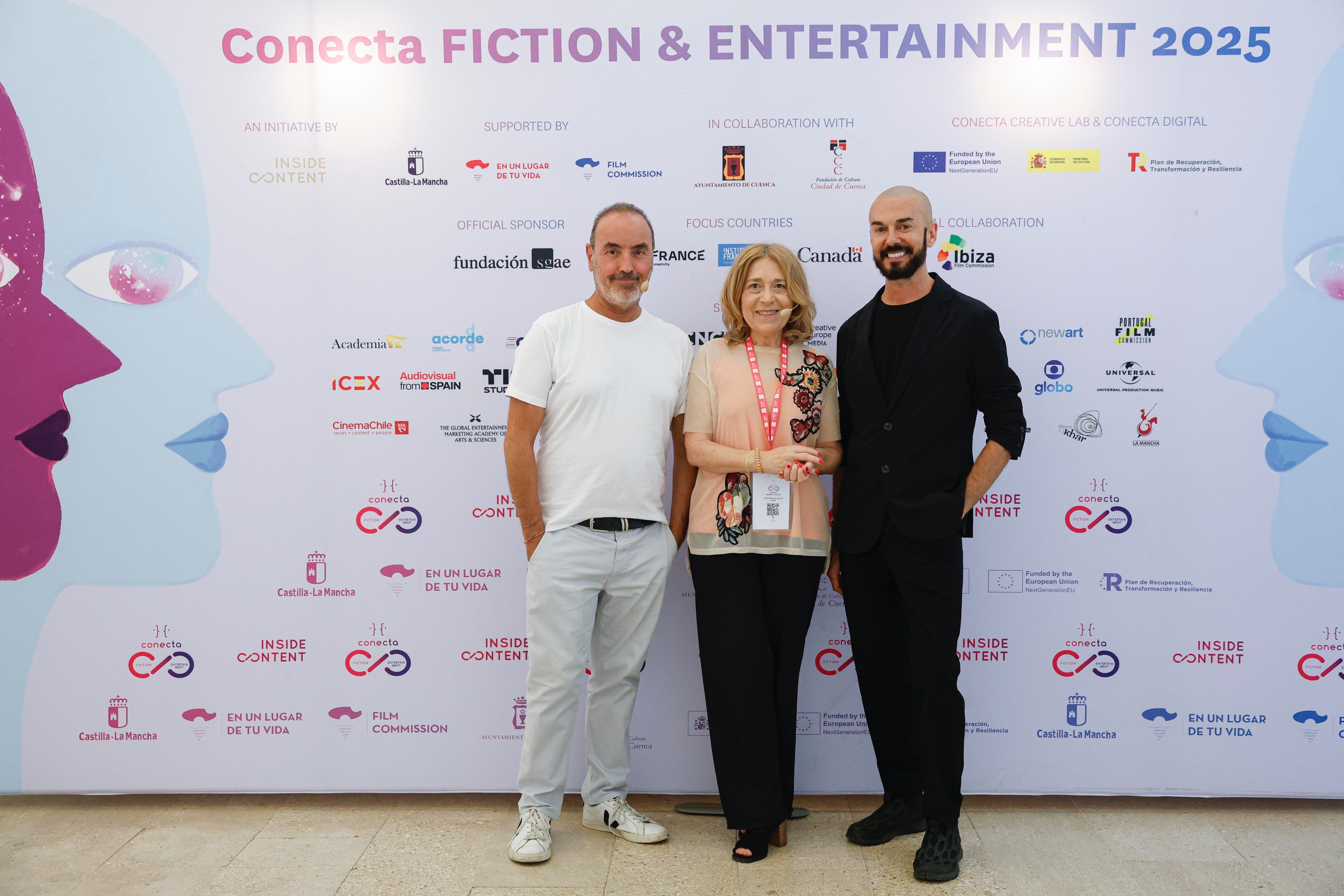 Montse Besada, xefa de Contidos de TVG, Gorka García, director Artístico e de Entretemento de ETB e Oriol Sala-Patau, xefe do departamento de Ficción e Cine de 3CAT